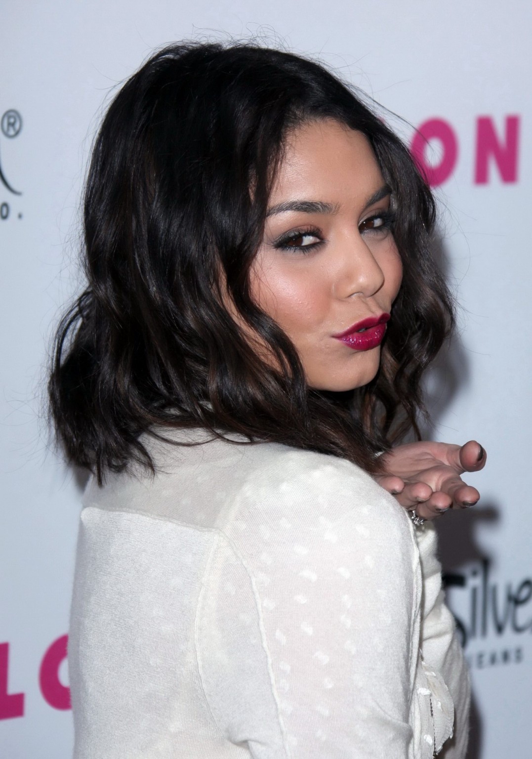 Vanessa hudgens upskirt dirigiéndose al lanzamiento del número 12 del aniversario de la revista nylon 
 #75311236