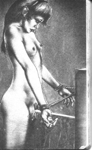 Schöne Frau auf bösem Streckgestell
 #69713288