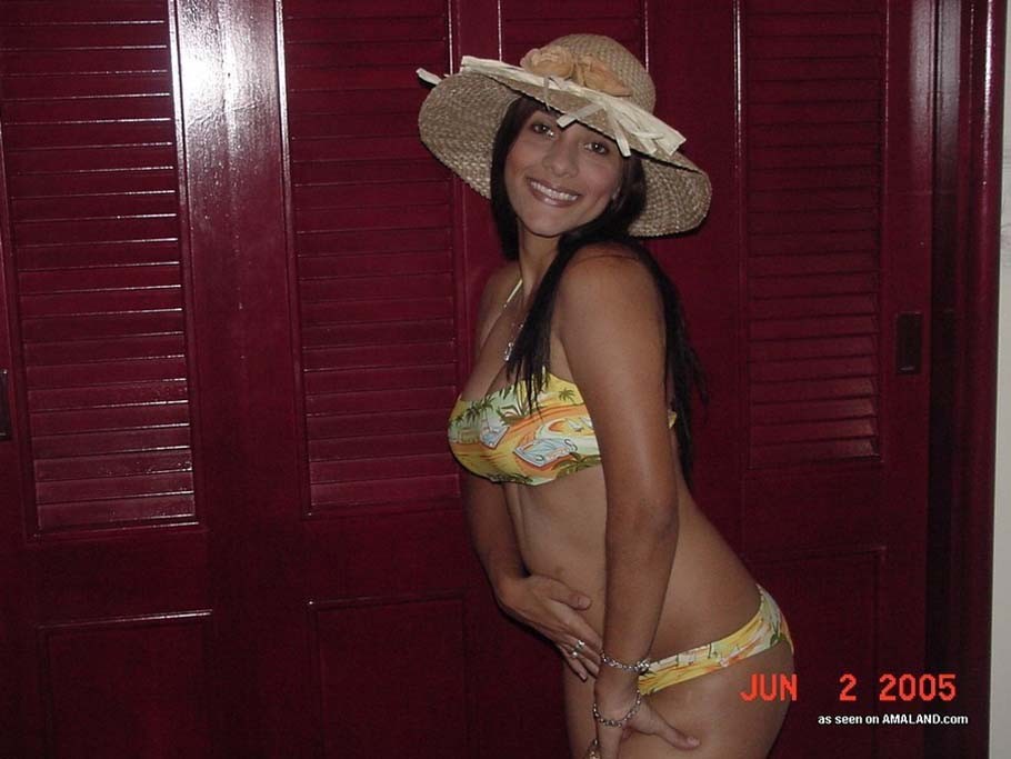 Amateur latina babe dans bikini chaud
 #68478938