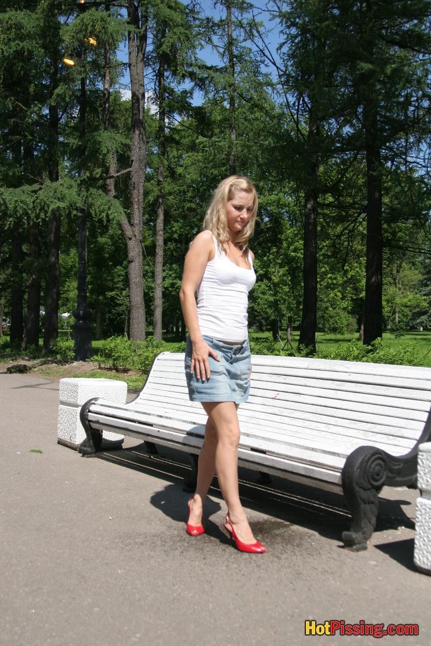 Teen cupid in a jean mini does a hellishly erotic leak on the bench #76521133