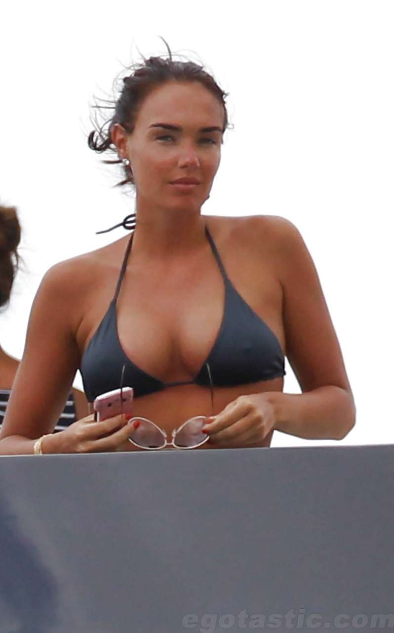 Tamara Ecclestone nipple slip caught by paparazzi and posing in stockings #75296051