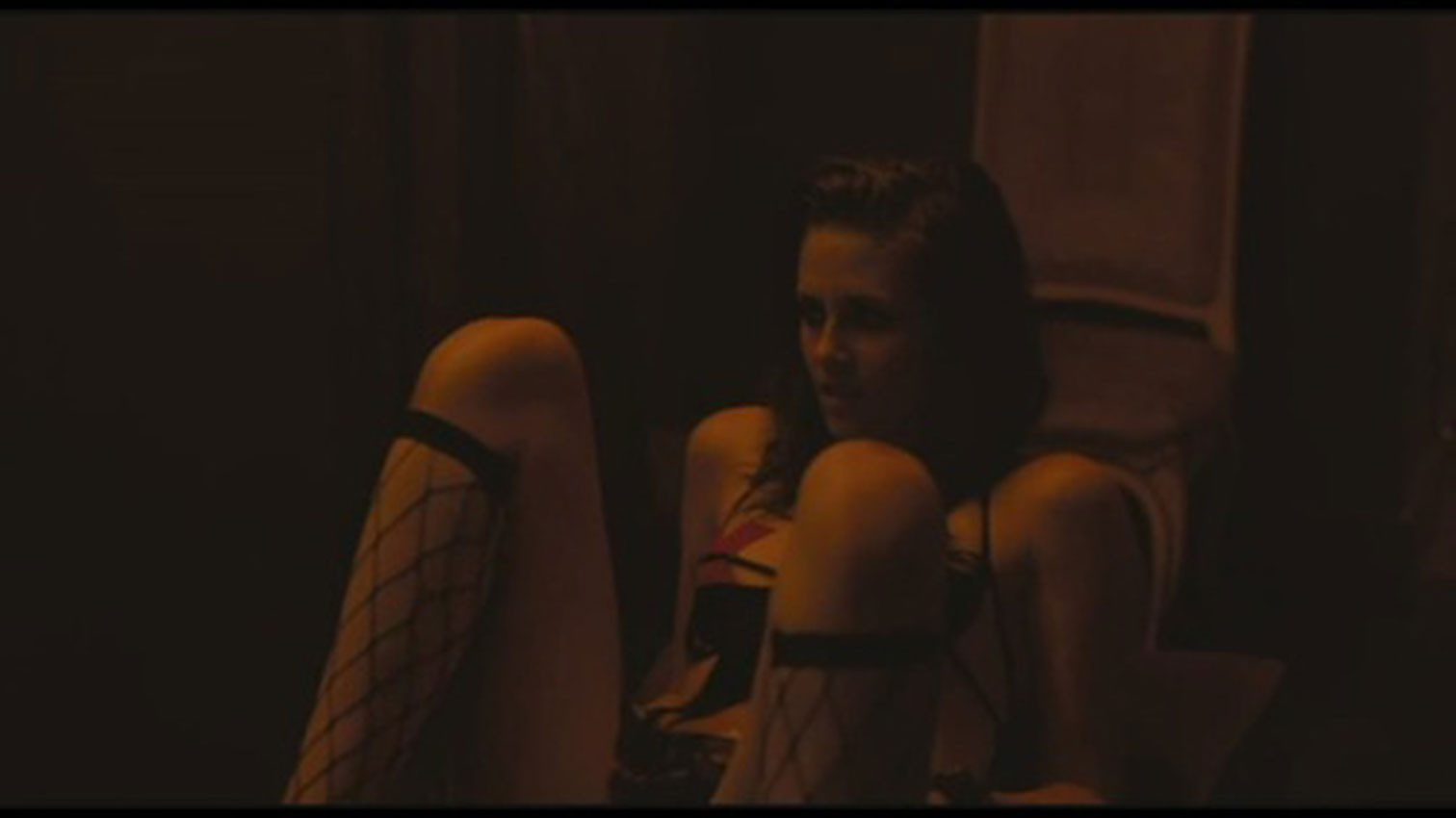 Kristen Stewart mostrando il suo succoso culo nudo
 #75312648