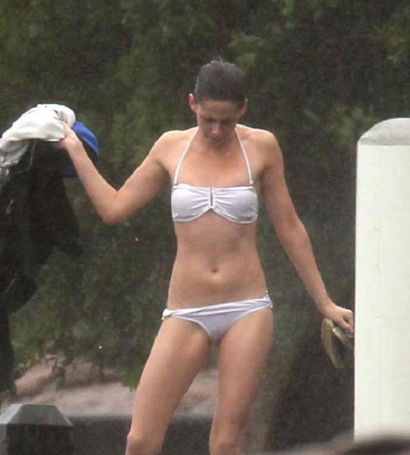 Kristen Stewart mostrando il suo succoso culo nudo
 #75312672