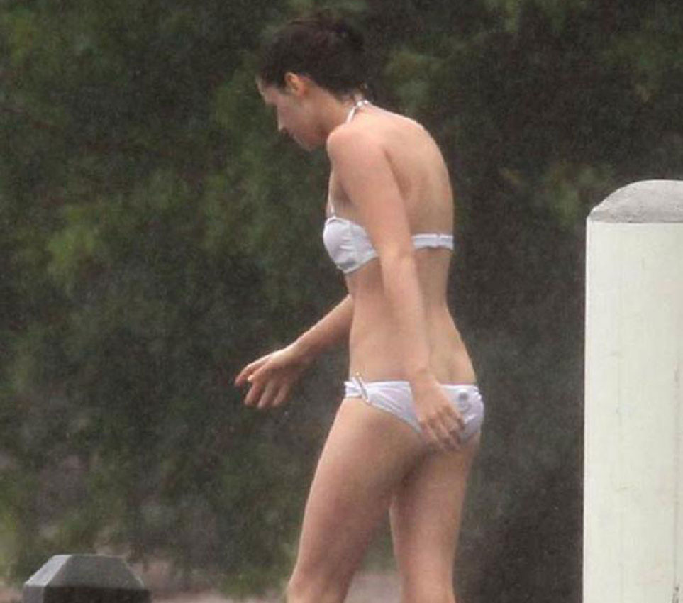 Kristen Stewart showing her juicy nude ass #75312689