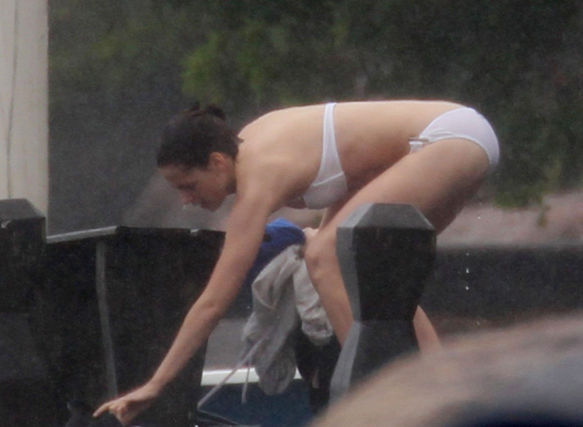 Kristen Stewart mostrando il suo succoso culo nudo
 #75312700