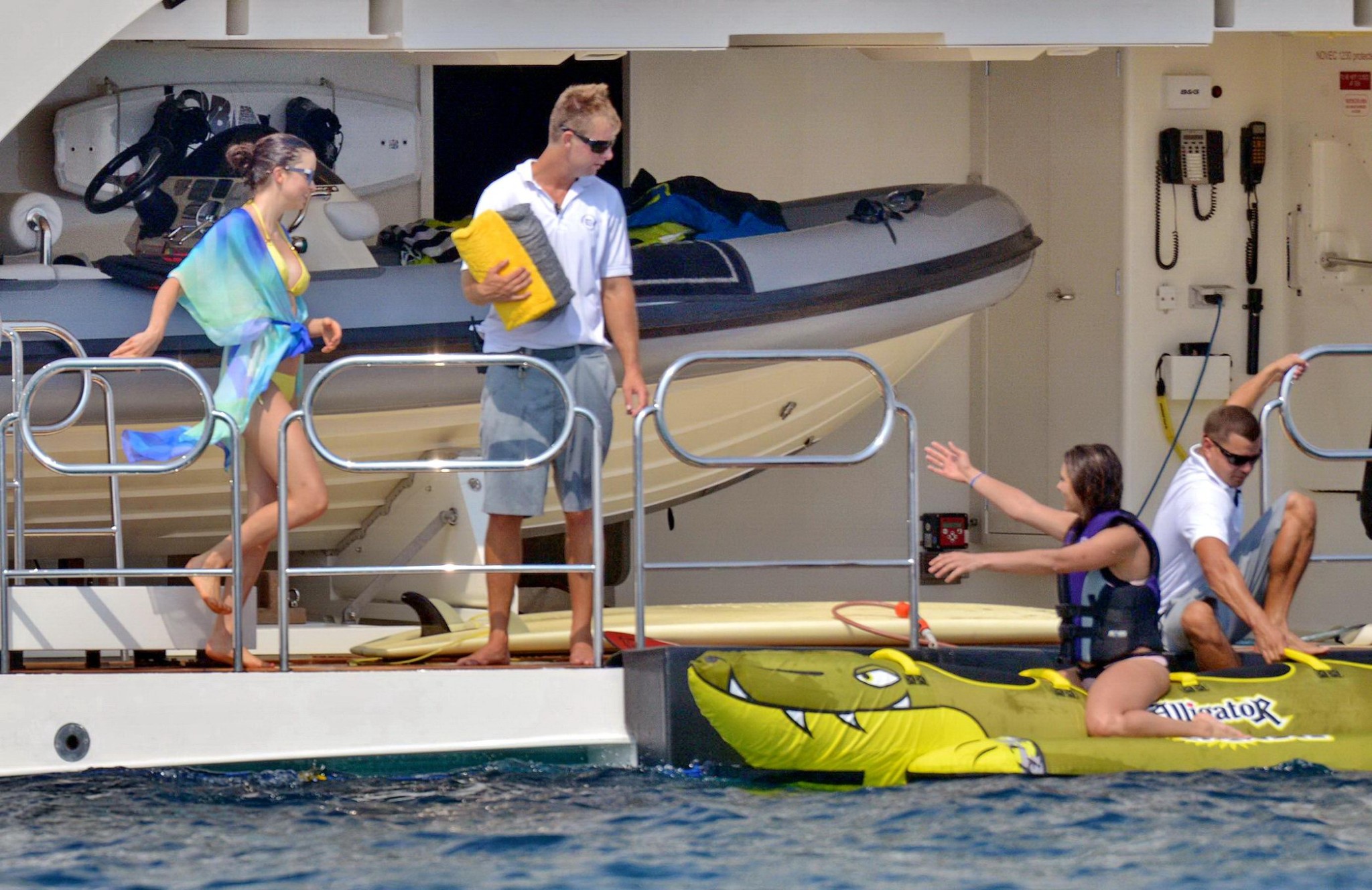 Nina Dobrev portant un bikini couleur chair sur un yacht à St-Tropez.
 #75193581