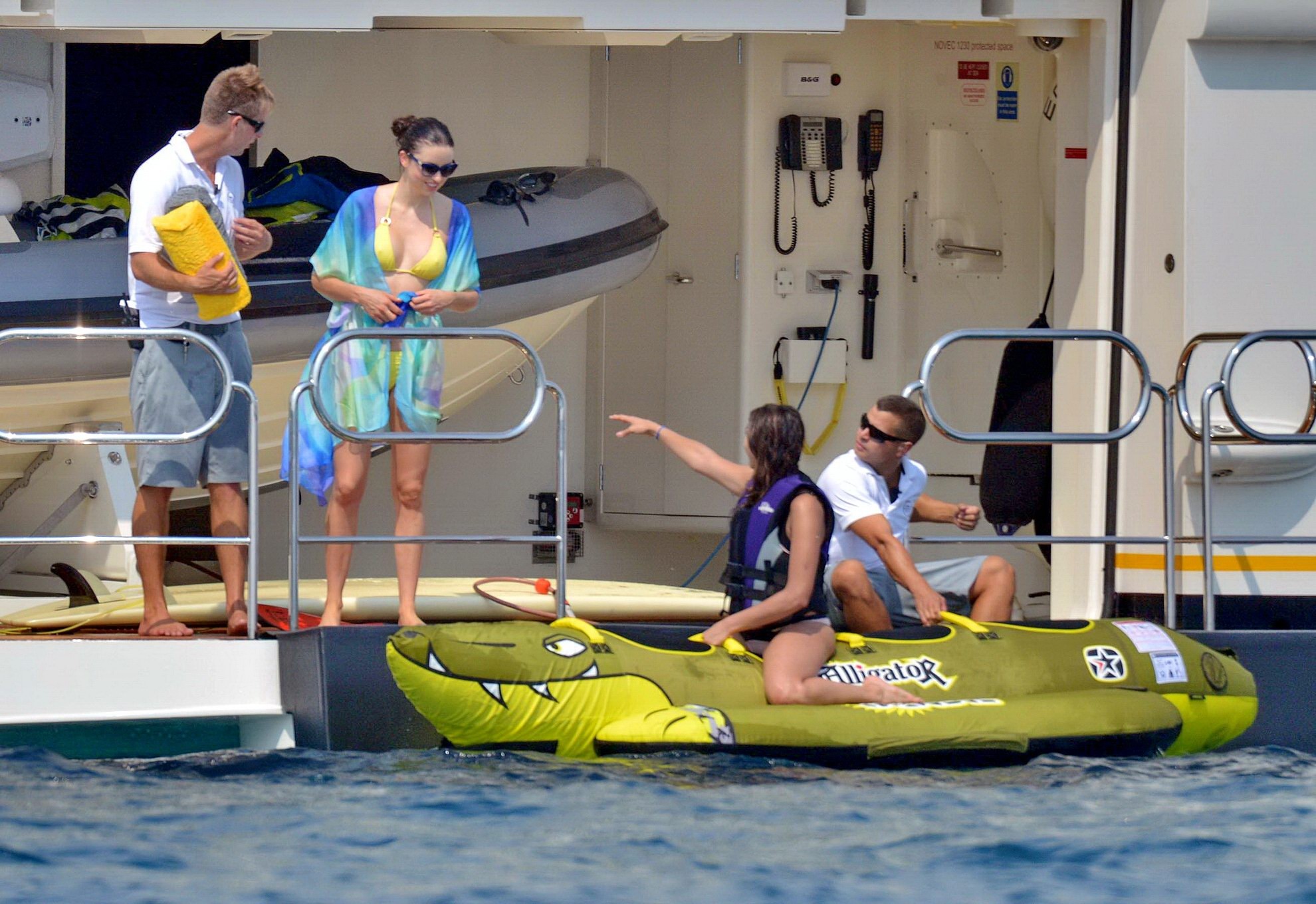 Nina Dobrev portant un bikini couleur chair sur un yacht à St-Tropez.
 #75193589