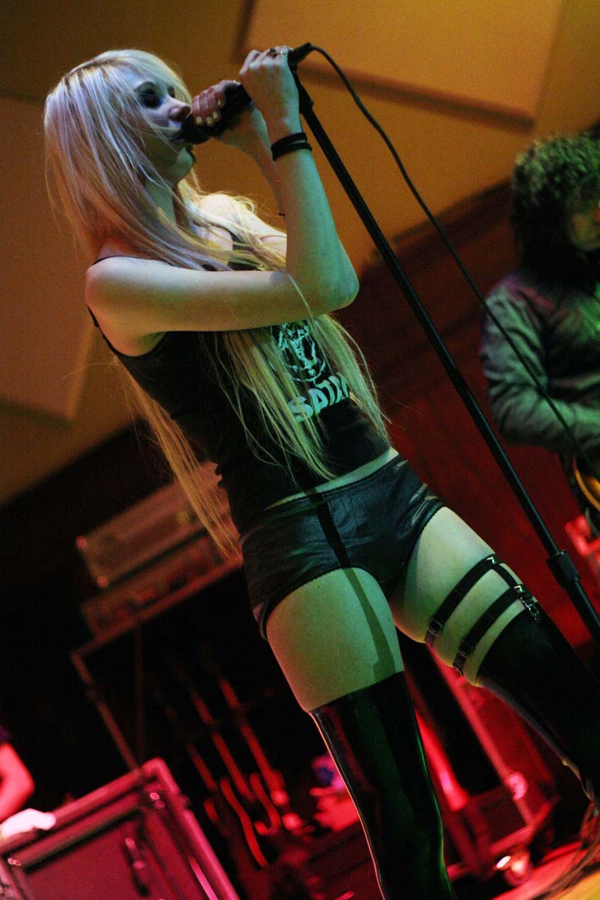Taylor Momsen exposing her sexy long legs and very sexy body #75315867