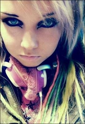 Todo el mundo ama a las chicas emo
 #76406910