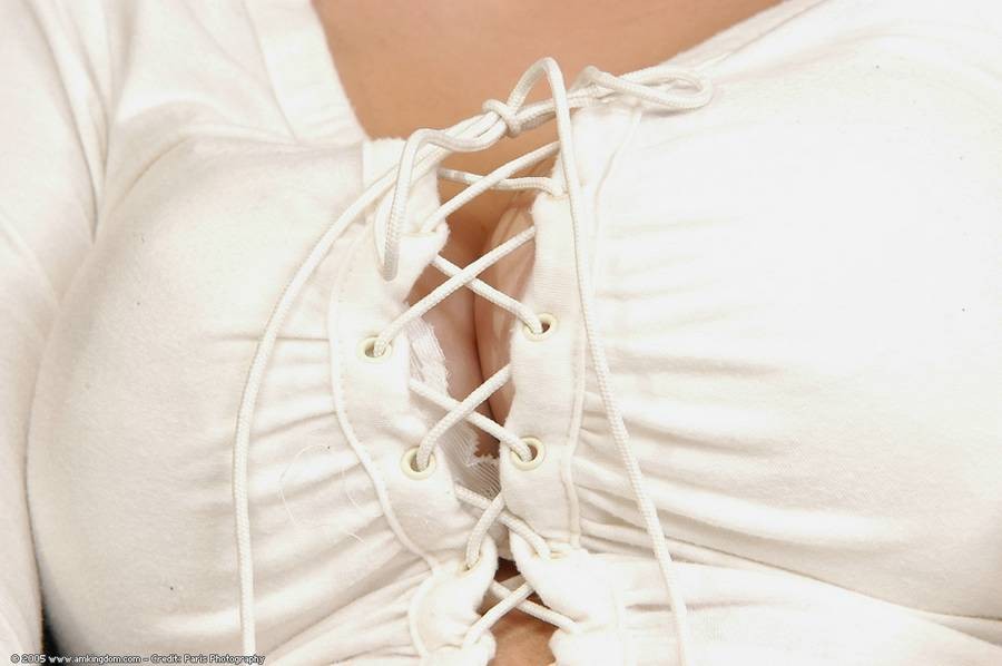 学生が自分の大きな乳首を揉む
 #78546071