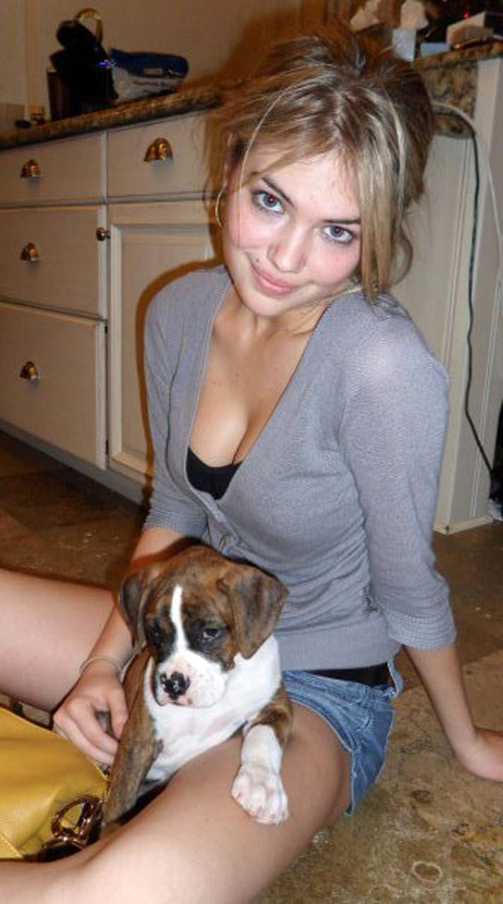 Kate upton posiert in Dessous und zeigt riesige Brüste auf privaten Fotos
 #75315701