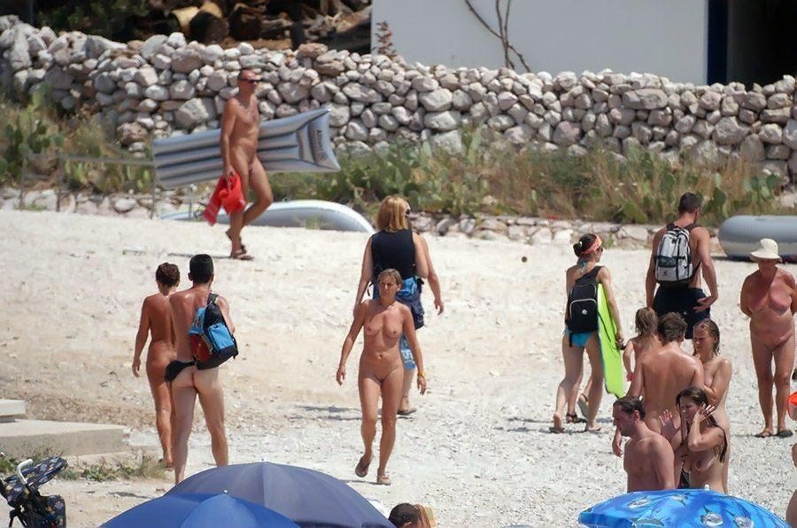 Avertissement - photos et vidéos de nudistes réels et incroyables
 #72267563