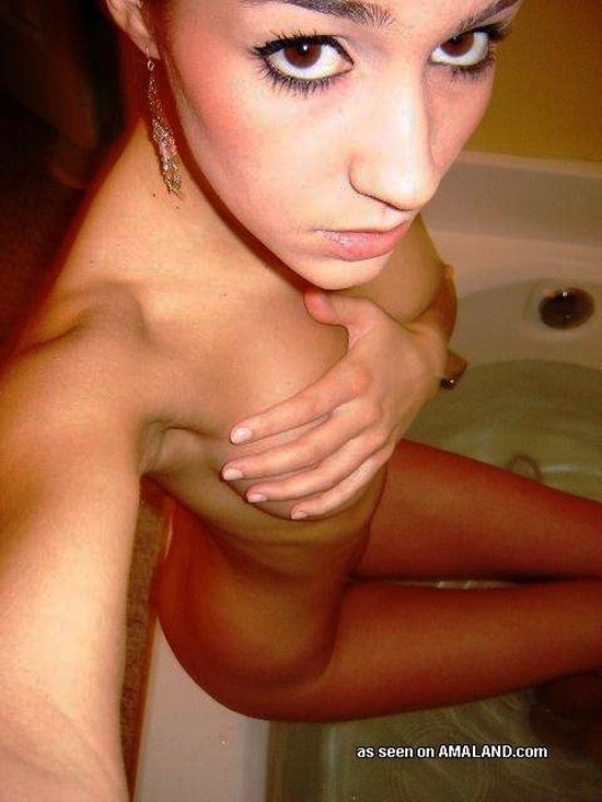裸の可愛い女の子の熱い自画像の写真集
 #77089463