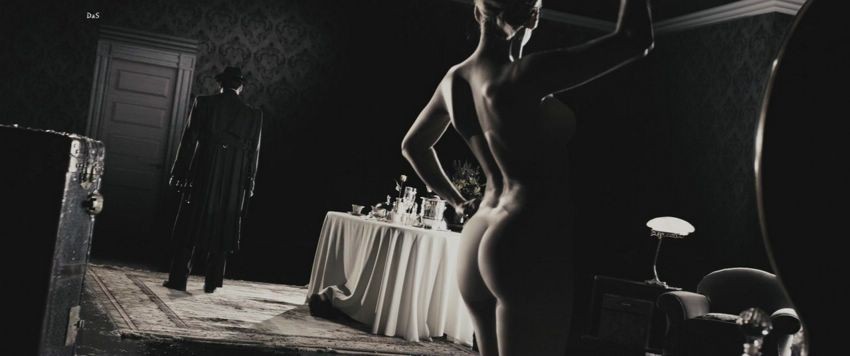 Eva Mendes, beauté latine, est éblouissante en bikini et seins nus.
 #75379948