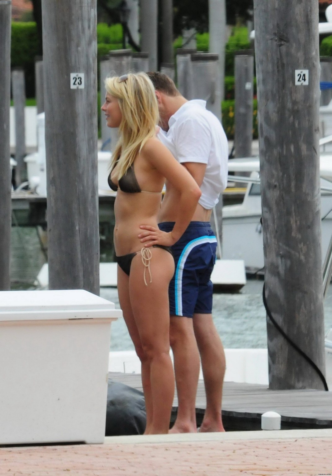 Julianne hough muestra su trasero en bikini en miami
 #75298333