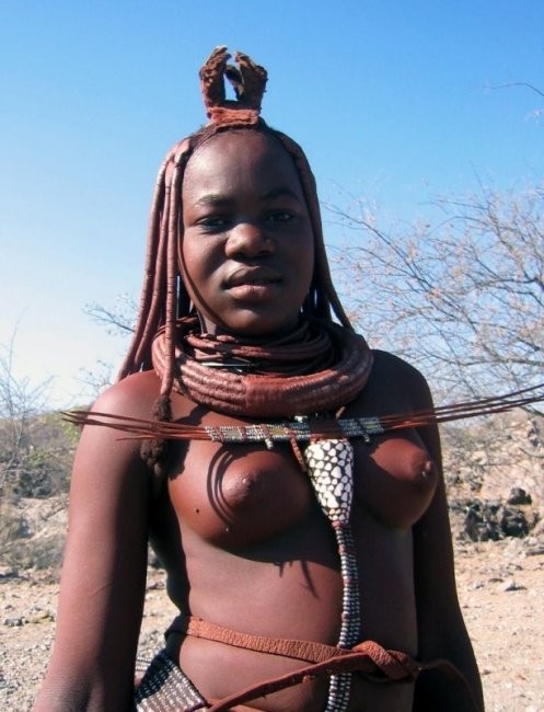 Babes aus afrikanischen Stämmen posieren nackt
 #67323046