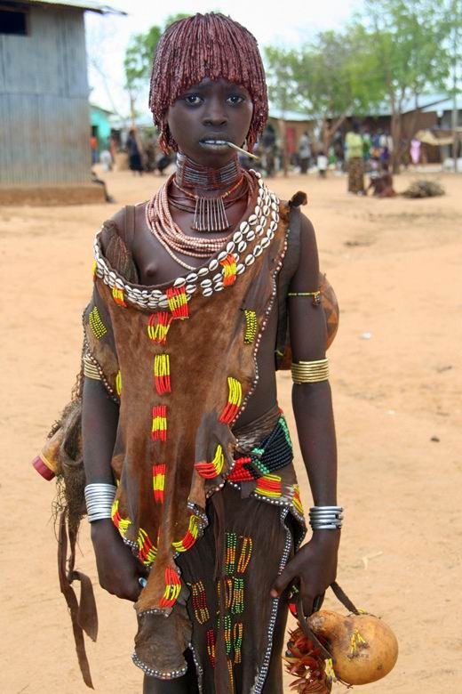 Babes aus afrikanischen Stämmen posieren nackt
 #67323101