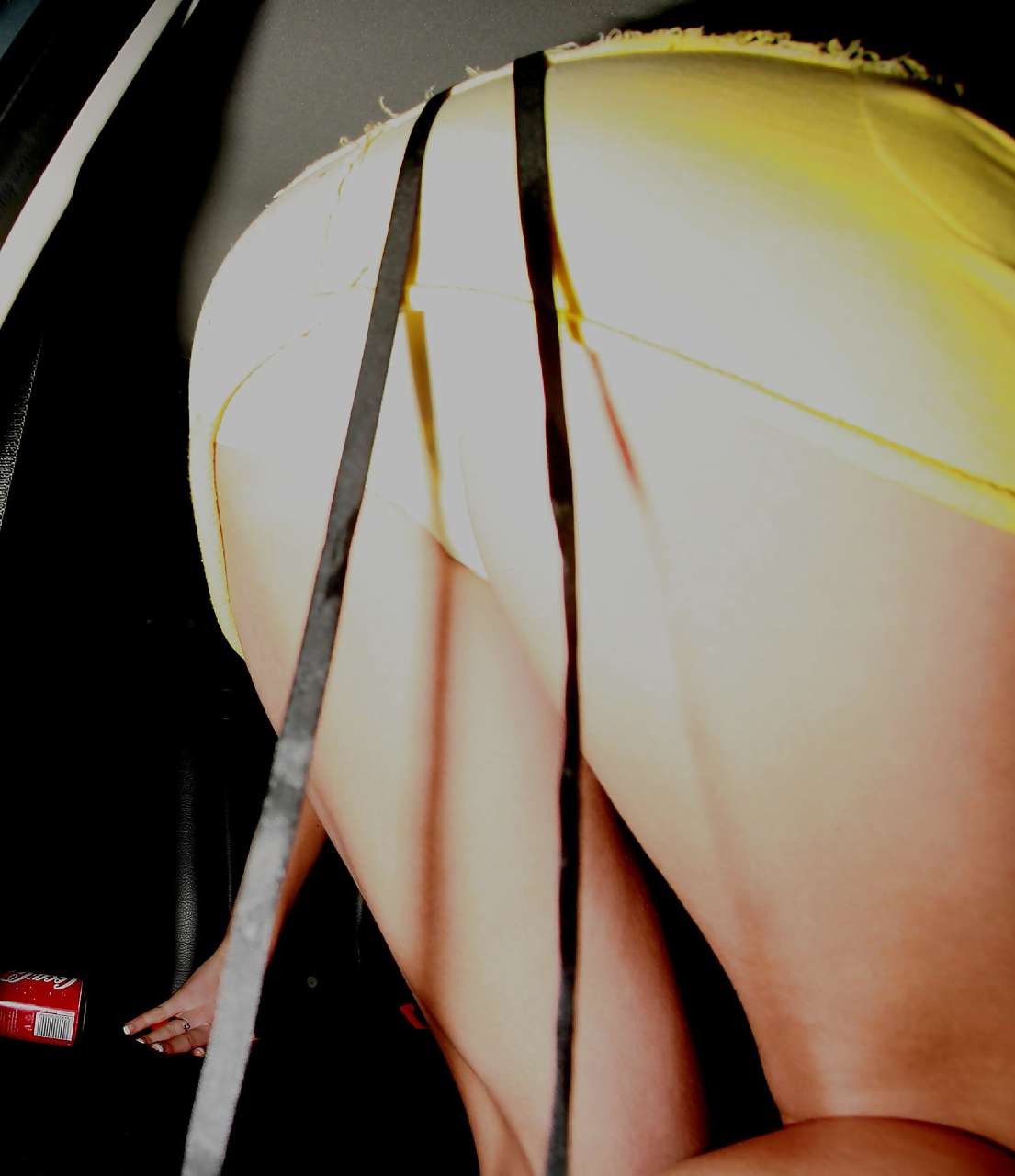 Gemma Atkinson zeigt ihren Arsch beim Aussteigen aus dem Auto Upskirt Paparazzi-Bilder
 #75300248