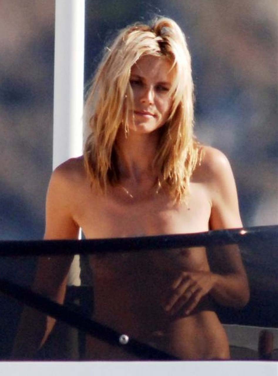 Heidi Klum fucking sexy and hot bikini and topless paparazzi photos #75293372
