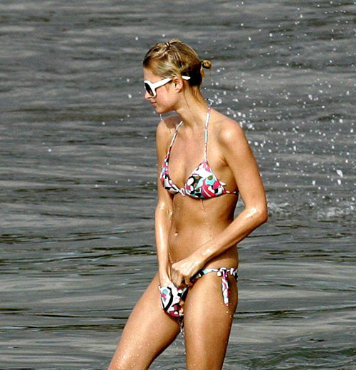 Paris Hilton looking and posing sexy in bikini #75404709