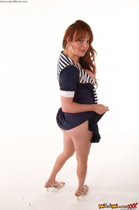 La sexy ragazza marinaia Wendy Williams mostra il suo duro pene
 #79220124
