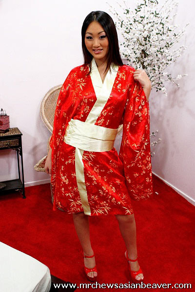 Junge asiatische Cutie Streifen aus ihrem roten Dessous für einen Fick
 #69989107