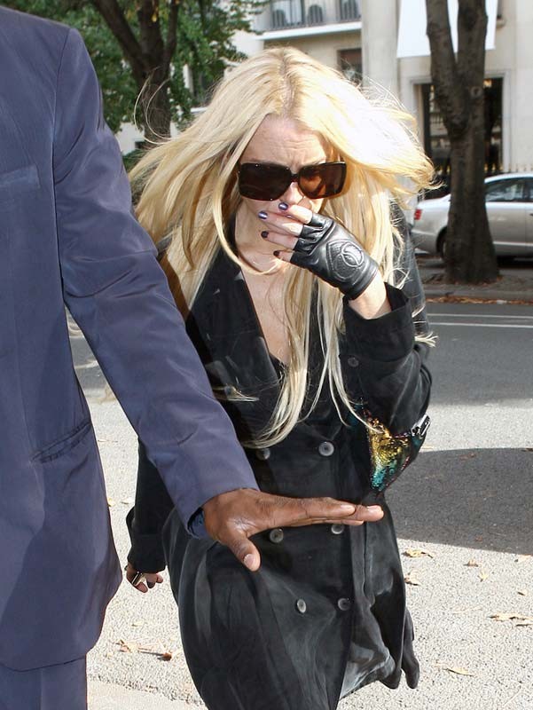 Lindsay lohan zeigt den größten Teil ihrer herrlichen Brüste
 #75379189