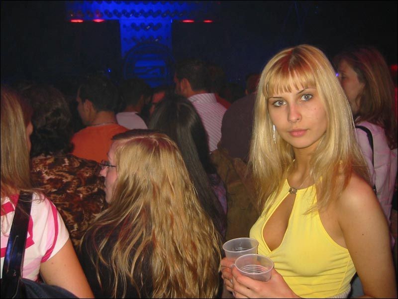 Bilder von einem Mädchen von nebenan, das es liebt, oben ohne für ihren bf zu gehen
 #77090336