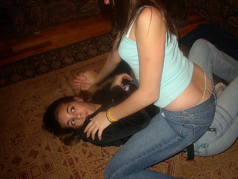 Chicas tomando auto desnudos en línea
 #67389042