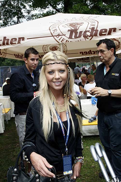 Tara Reid showing her nice big tits and upskirt paparazzi pictures and posing ve #75390563