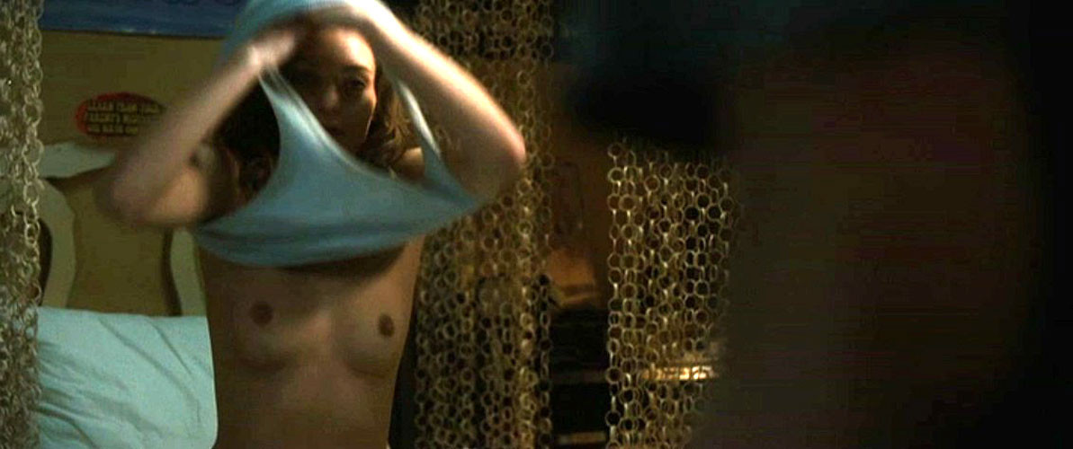 ハンナホールは、ヌード映画のキャップで彼女の素敵な大きな乳を示す
 #75400419