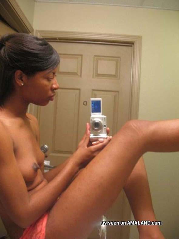 Selezione di immagini di ragazze nere sexy amatoriali kinky
 #67644490