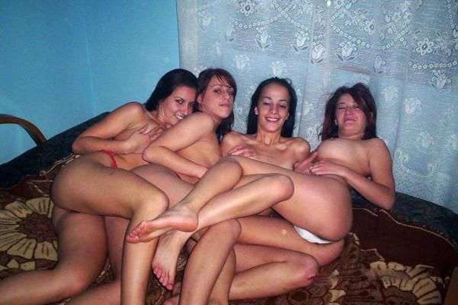 Galería de fotos calientes de lesbianas amateurs y amantes de la diversión
 #71564996
