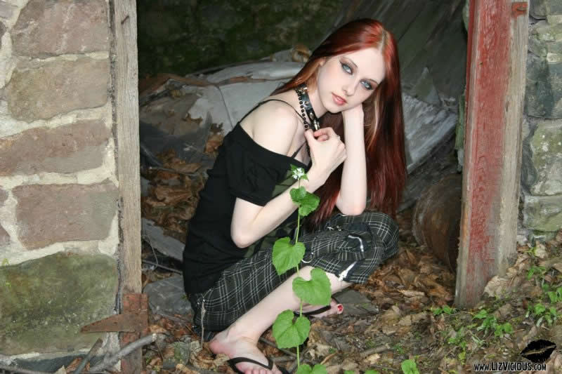 Redhead goth chick liz vicious flashing her tits #77187542