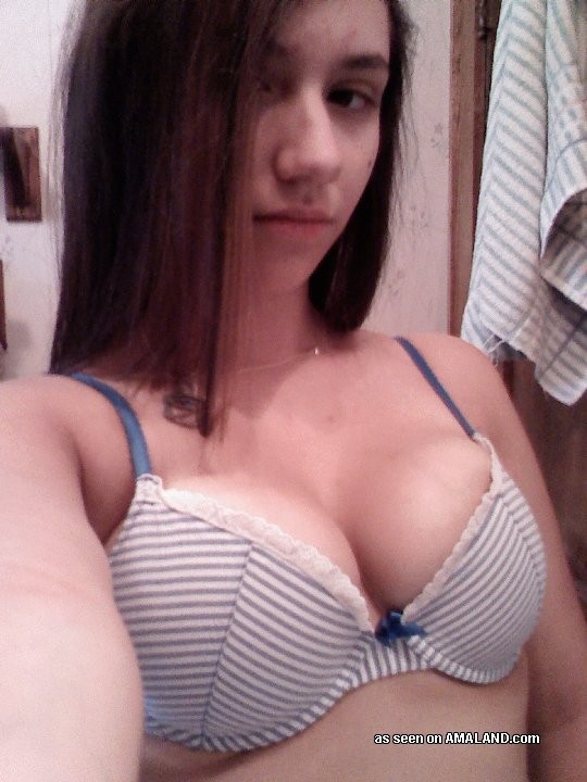 Latinas sexy montrant leurs seins à la caméra
 #67273139