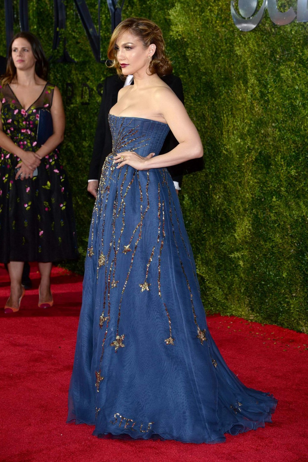 Jennifer Lopez busty wearing a strapless dress at the 2015 Tony Awards in NYC #75161850