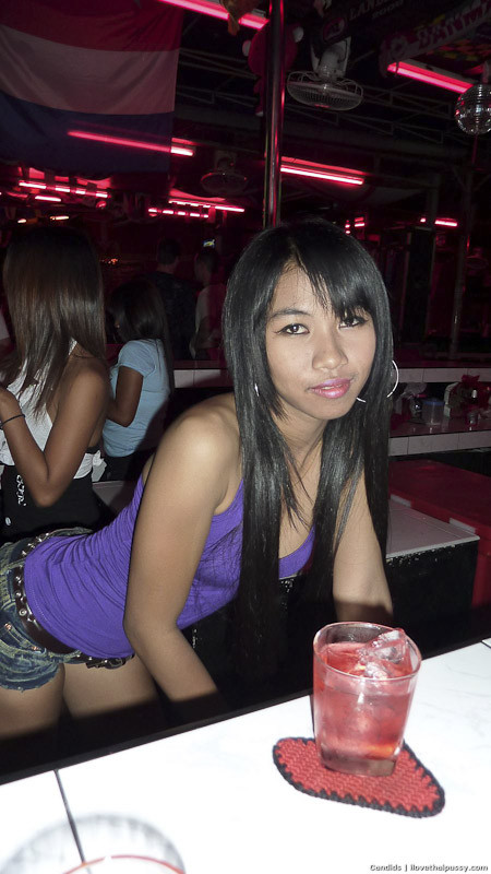 Bangkok bargirls coquetean con los turistas sexuales follando y chupando por dinero de alquiler asia
 #68237509