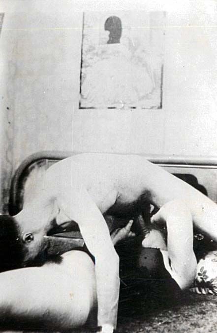 Amateur-Damen aus den 1930er Jahren schlürfen Schwanz in Oralsex-Bildern
 #76590864