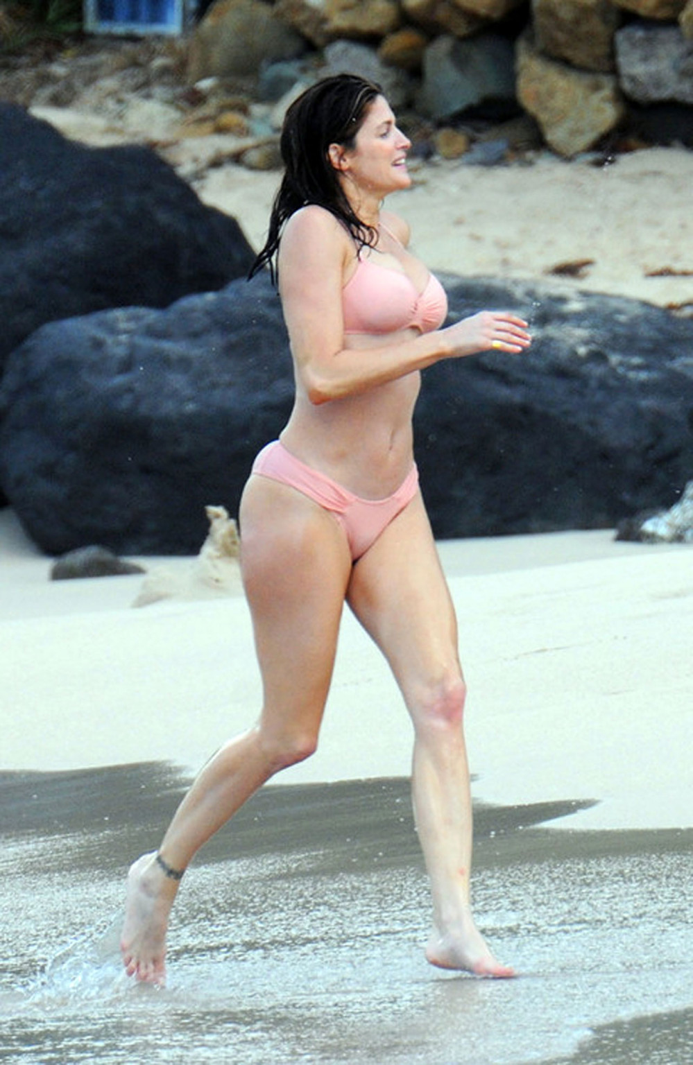 Stephanie Seymour exposing sexy body and huge boobs in bikini on beach #75322298