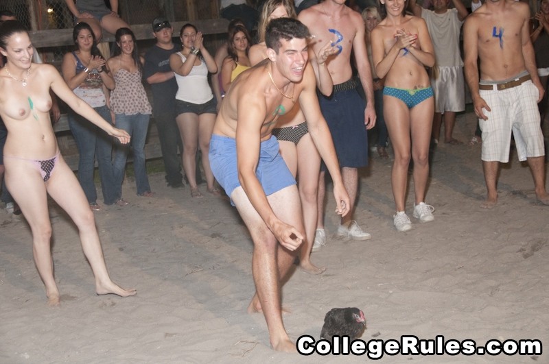 Freche Mädchen genießen Mädchen zu Mädchen Sex auf der College-Party
 #74597299