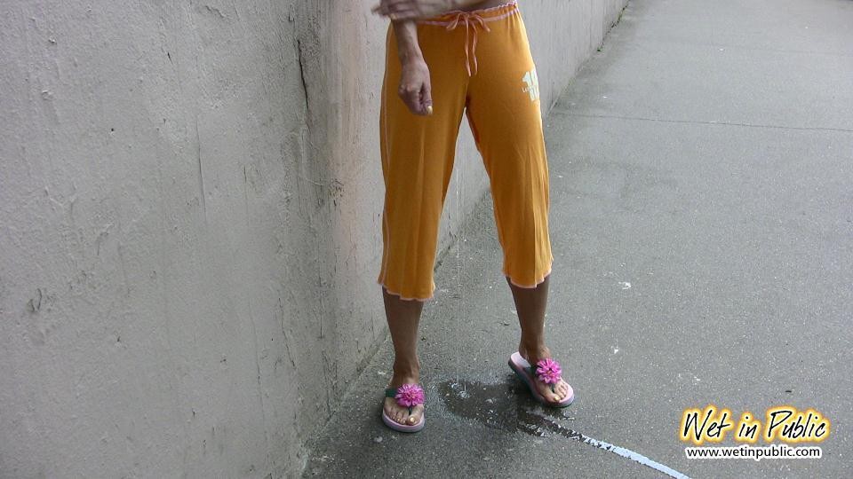 Cute amateur wets her orange breeches on the way home from the beach #73239374