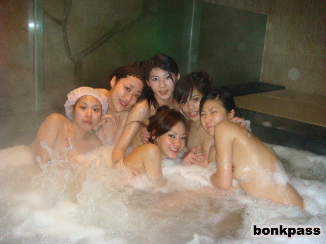 Plenty of Chinese girlfriends in bath house #69872969