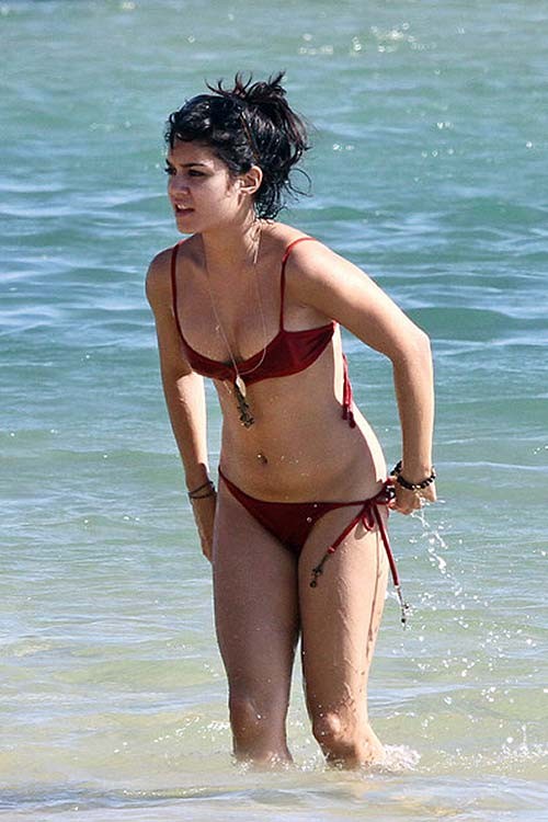 Vanessa hudgens mostrando cuerpo sexy y buen culo en bikini
 #75275729