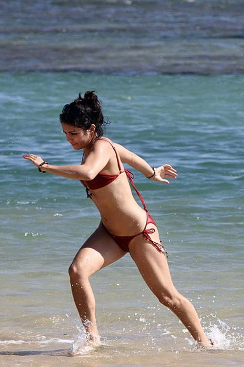 Vanessa hudgens mostrando cuerpo sexy y buen culo en bikini
 #75275752