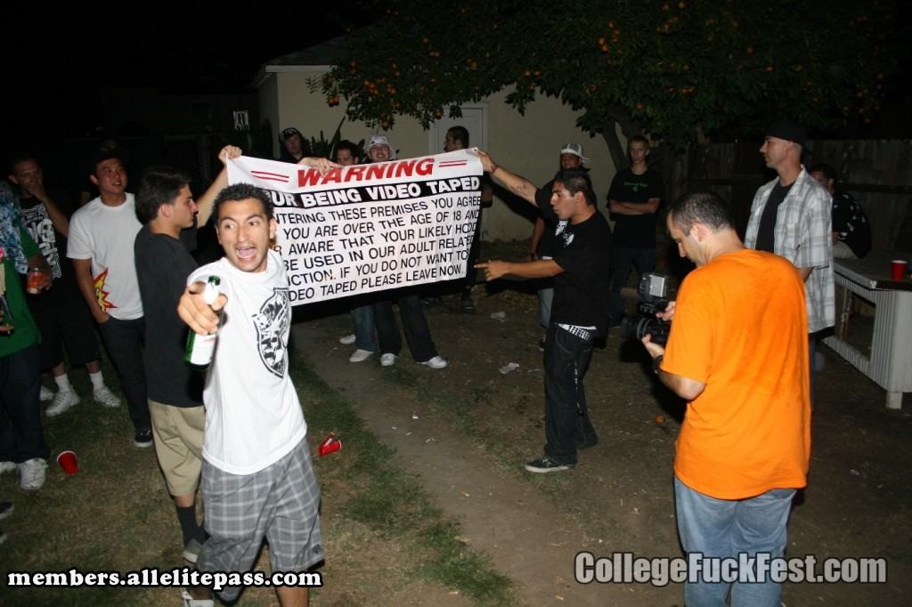 酔っぱらった大学生がパーティーをしたりセックスをしたりしている様子をホームメイドで撮影しています。
 #78891172