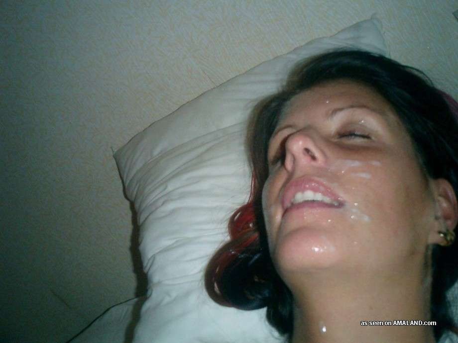 Une petite amie amateur suce et baise la bite de son patron pour une éjaculation faciale.
 #75913164