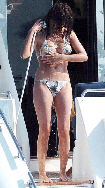 Latina celebrity Penelope Cruze shows nice tits #75427443
