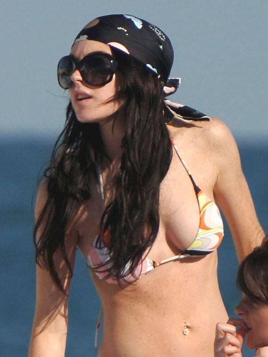 Lentigginosa celebrità Lindsay Lohan in bikini striminzito
 #72321820