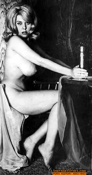 Esclusive foto erotiche d'epoca di una grande porno tettona 
 #75595700