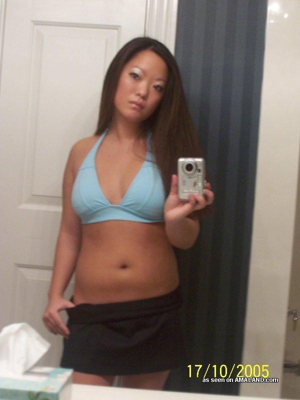 Auswahl an asiatischen Freundinnen, die sexy für ihre Kumpels posieren
 #69777819